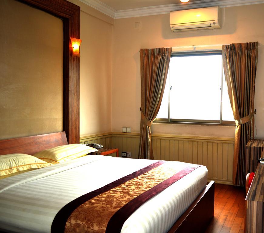 Hotel 63 Янгон Екстериор снимка